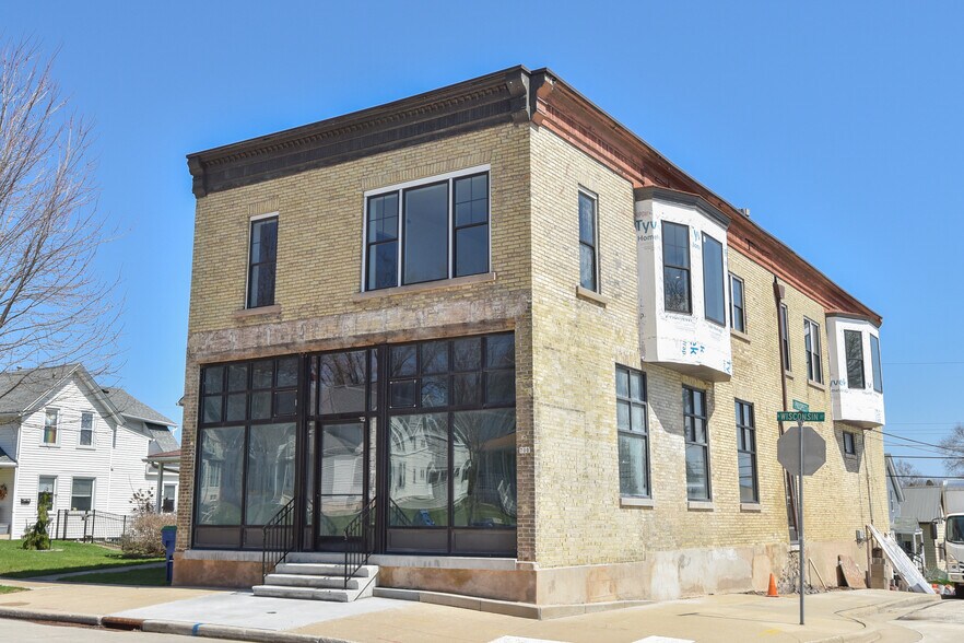 More Photos Of 700 N Wisconsin St, Port Washington Flex For Lease