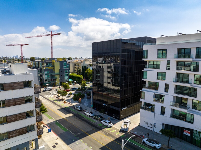 More Photos Of 520 Broadway, Santa Monica Office For Lease