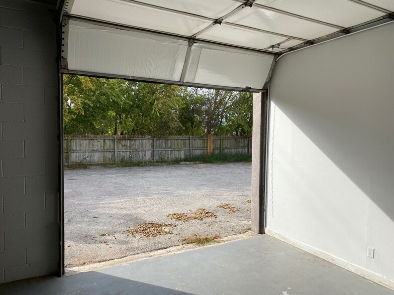 More Photos Of 4218-4220 Centergate St, San Antonio Research And Development For Lease