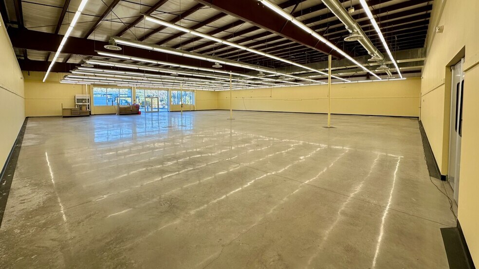 More Photos Of 3365 E Millwood Ln, Hernando Freestanding For Lease