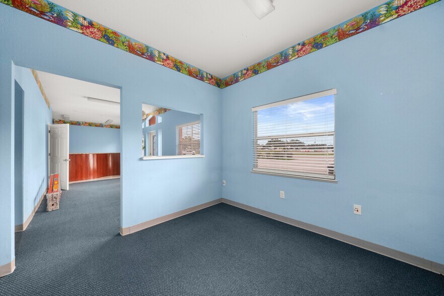 More Photos Of 401 W Interlake Blvd, Lake Placid Office For Sale