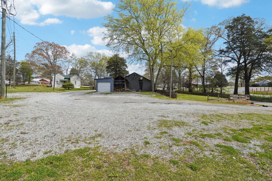 More Photos Of 100 Covered Bridge Rd, Euharlee Restaurant For Sale
