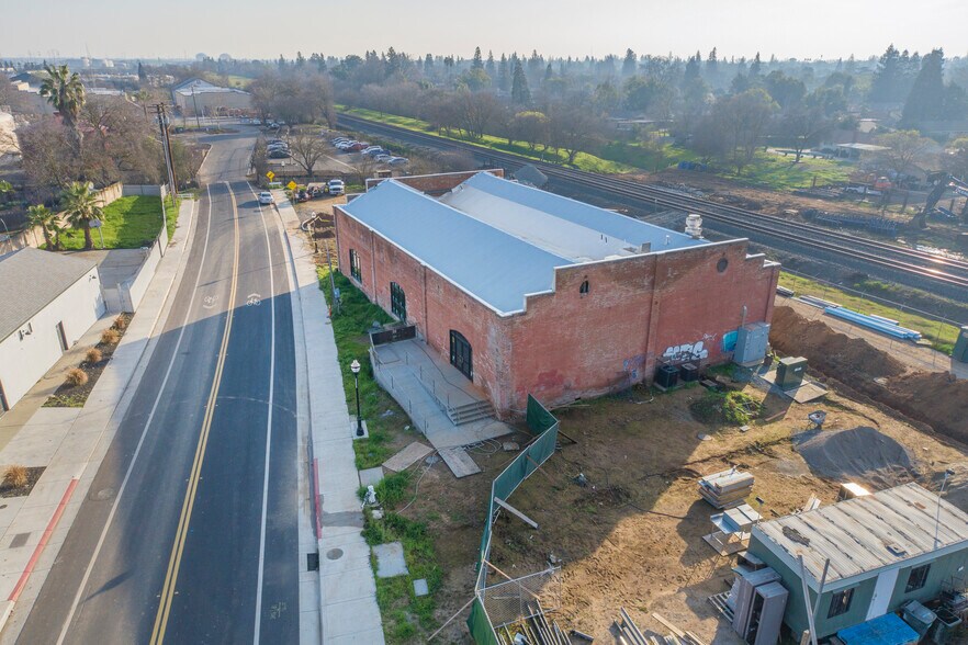 More Photos Of 9699 Railroad St, Elk Grove Restaurant For Lease