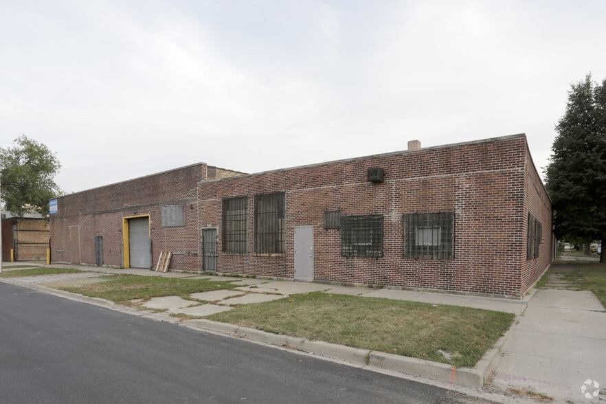 Primary Photo Of 3033 W Ohio St, Chicago Warehouse For Lease
