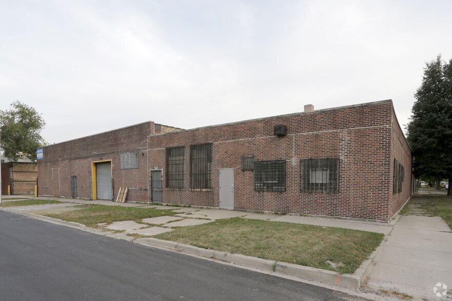 More Photos Of 3033 W Ohio St, Chicago Warehouse For Lease