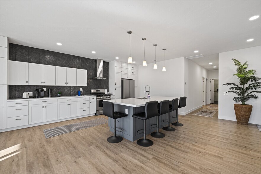 More Photos Of 68766 Perez Rd, Cathedral City Warehouse For Sale