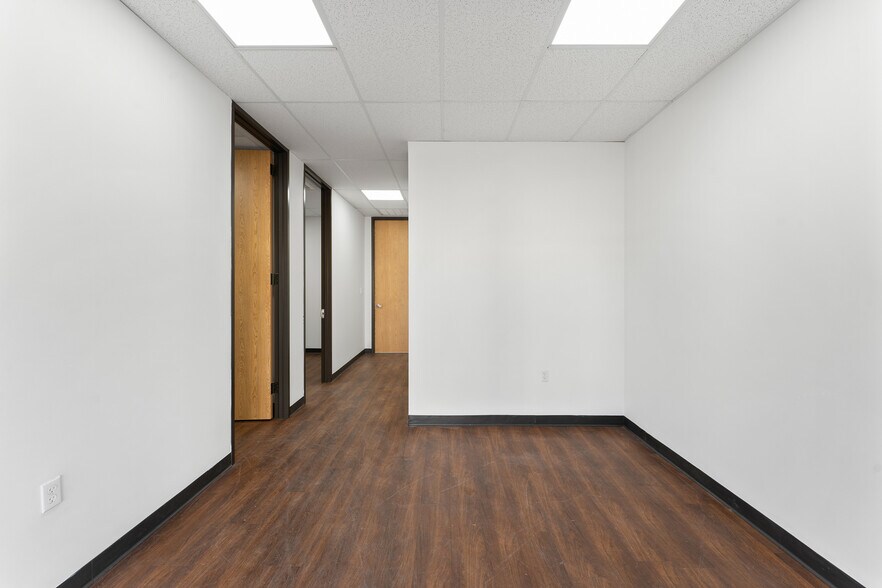 More Photos Of 5707-5709 Gardendale Dr, Houston Unknown For Lease