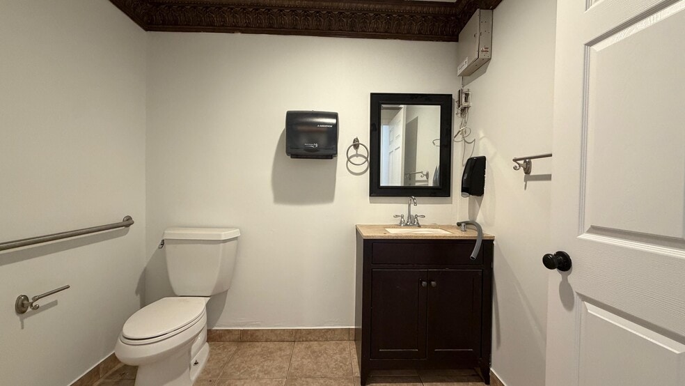 More Photos Of 560 El Cajon Blvd, El Cajon Storefront For Lease