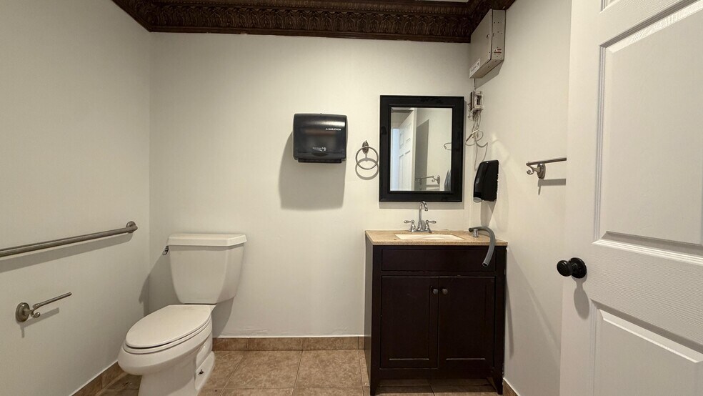 More Photos Of 560 El Cajon Blvd, El Cajon Storefront For Lease