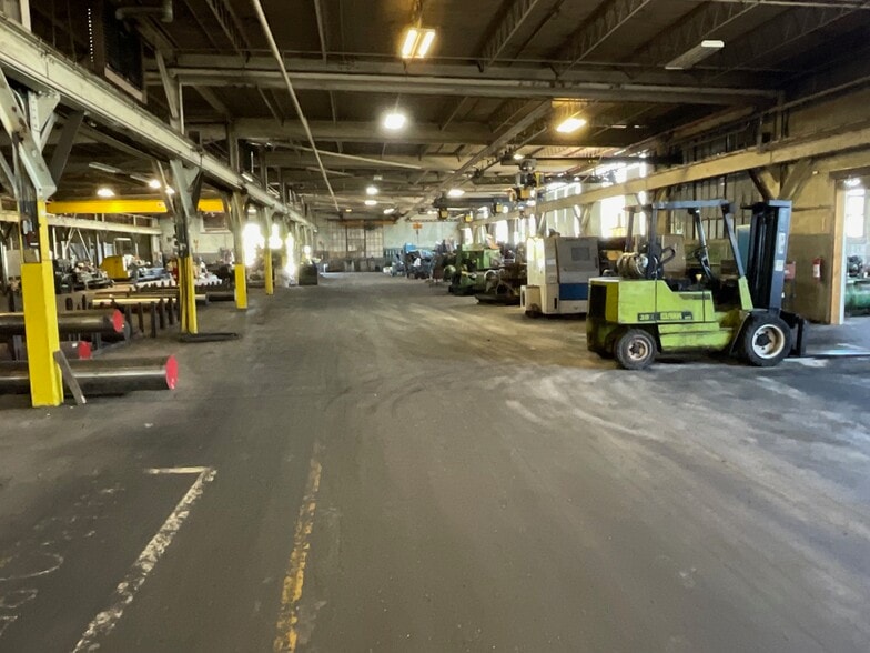 More Photos Of 3760 Oakwood Ave, Youngstown Warehouse For Lease