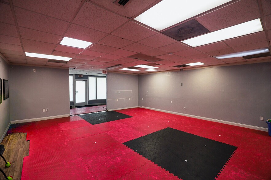 More Photos Of 500 NW 60th St, Gainesville Storefront Retail Office For Lease