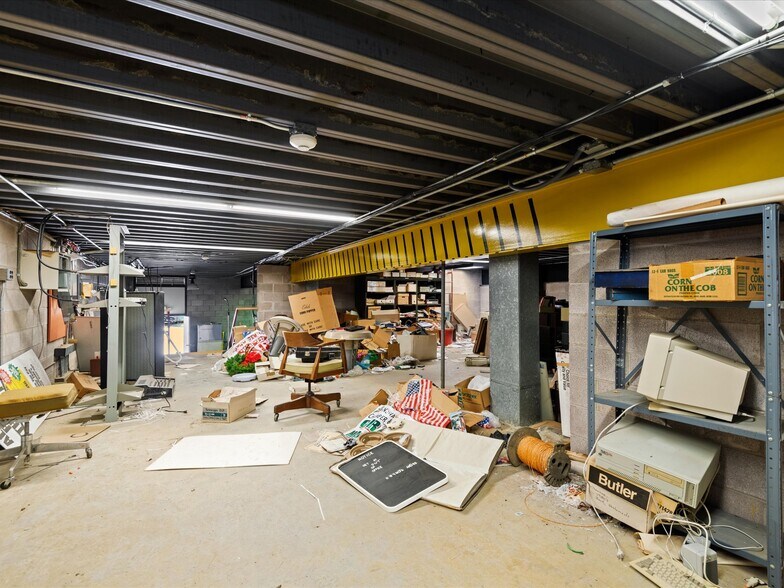 More Photos Of 126 S Maple St, Nowata Office For Sale