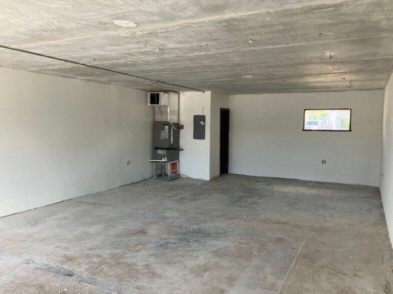 More Photos Of 12691-12695 Mcgregor Blvd, Fort Myers Unknown For Lease