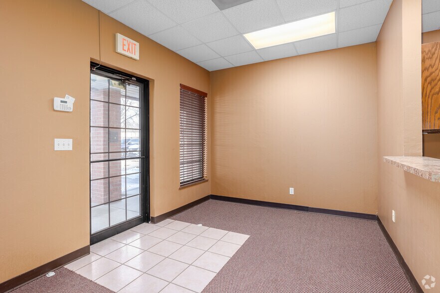 More Photos Of 2350-2360 McKown Dr, Norman Office For Lease