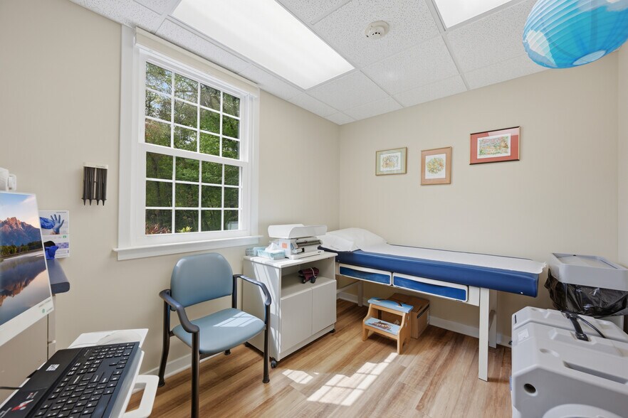 More Photos Of 35 Saybrook Rd, Essex Medical For Sale