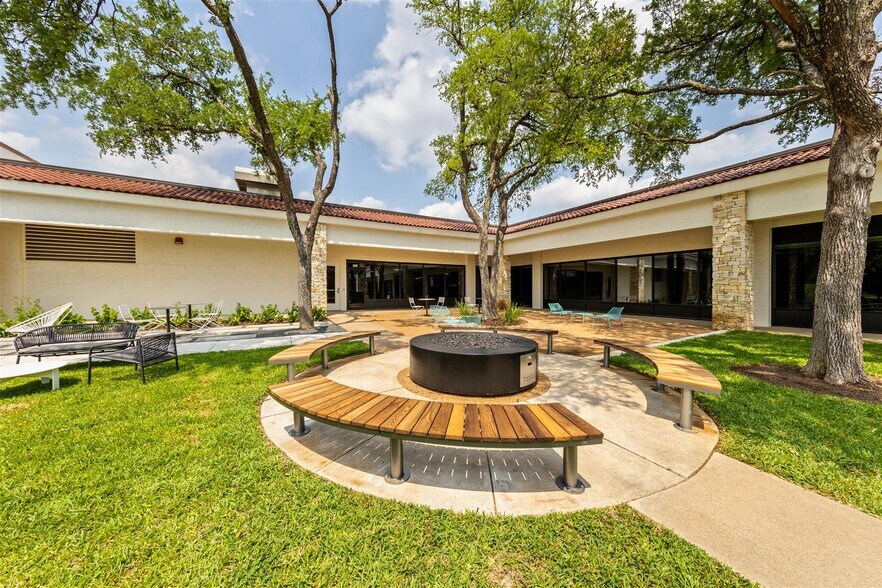 More Photos Of 9001 I-35 N, Austin Office For Lease