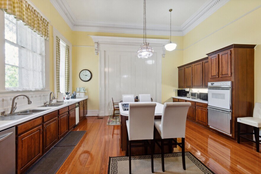 More Photos Of 1410 Jackson Ave, New Orleans Lodge Meeting Hall For Sale