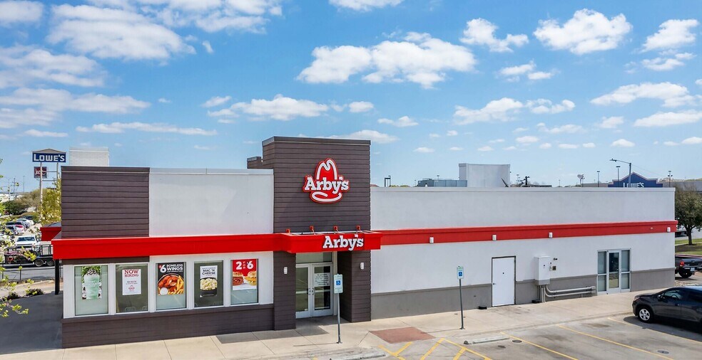 Primary Photo Of 1395 S IH 35, New Braunfels Fast Food For Lease