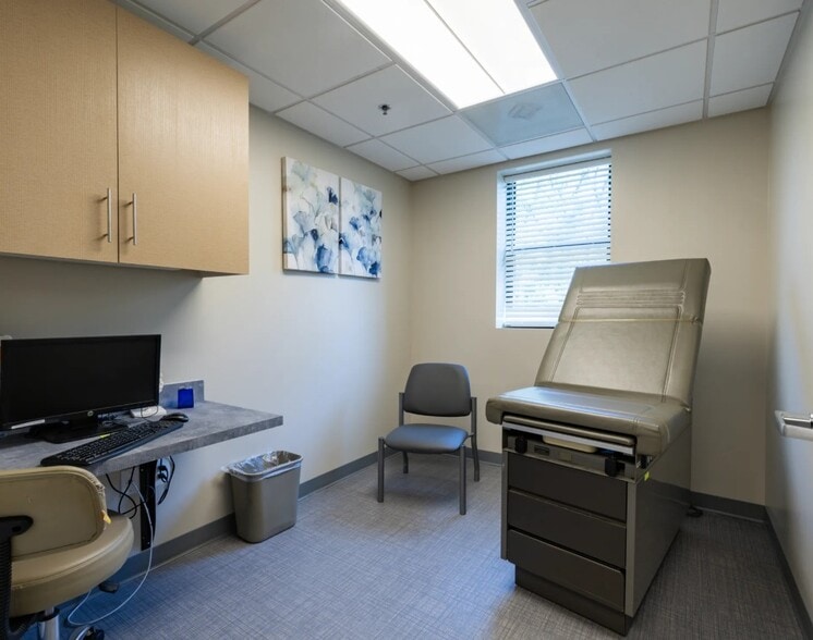 More Photos Of 8031 Ritchie Hwy, Pasadena Loft Creative Space For Lease