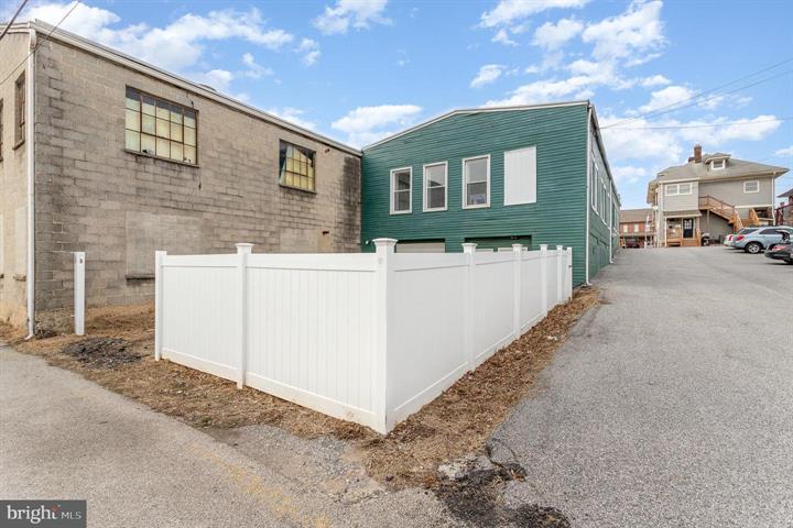 More Photos Of 1880 W Market St, York Storefront Retail Office For Sale