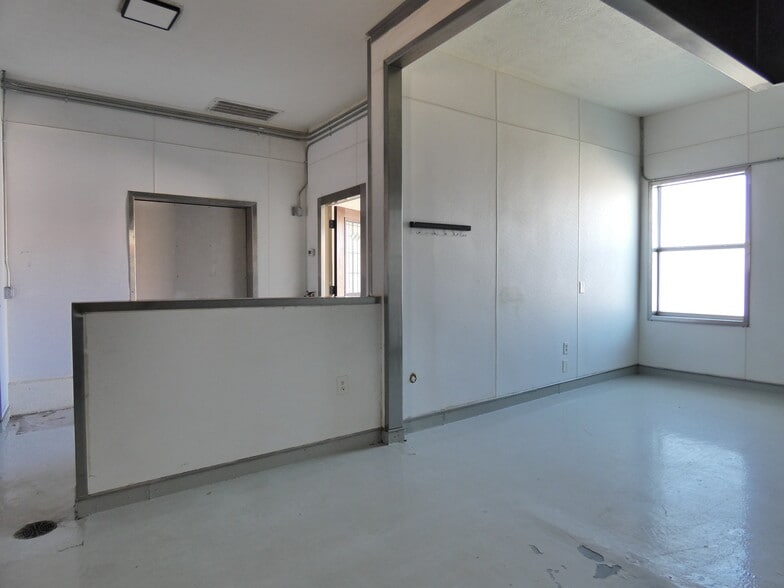 More Photos Of 1704 Avenue D, Rosenberg Specialty For Lease