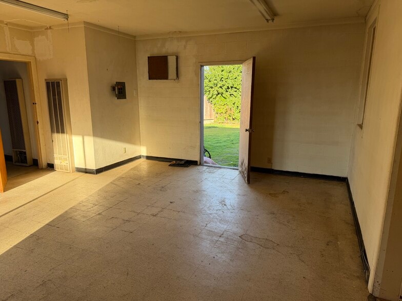 More Photos Of 217 Percy Ave, Yuba City Storefront For Sale