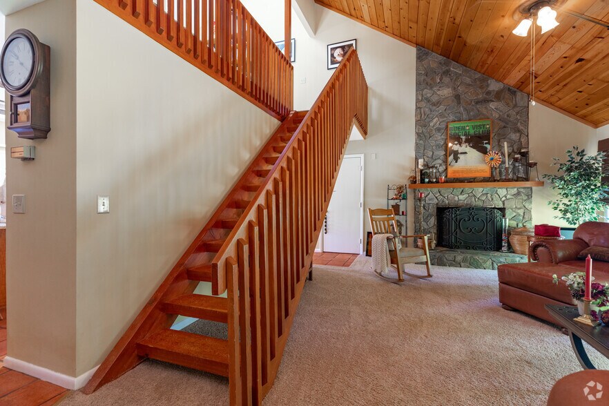 More Photos Of 719 New Hope Church Rd, Chapel Hill Veterinarian Kennel For Sale