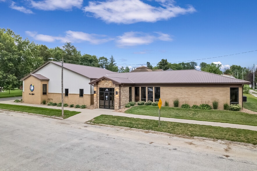 Primary Photo Of 100 E 3rd St, Galva Office For Sale