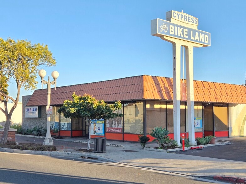 Primary Photo Of 5530 Lincoln Ave, Cypress Freestanding For Sale