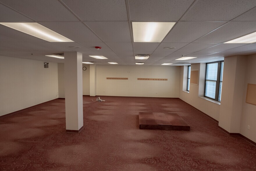 More Photos Of 253 E Washington St, New Castle Office For Lease