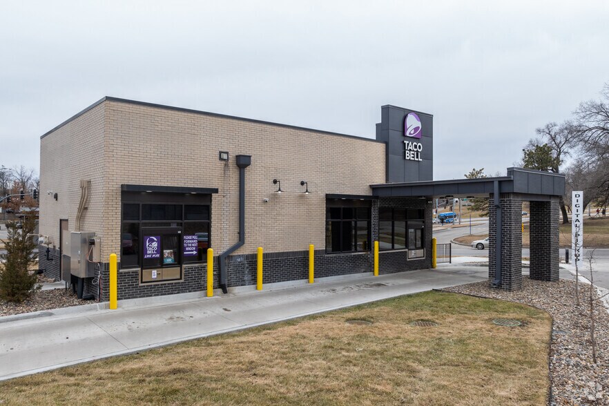 More Photos Of 3030 Van Brunt Blvd, Kansas City Fast Food For Sale