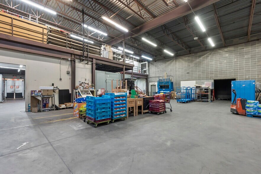 More Photos Of 121 S Sprigg St, Cape Girardeau Supermarket For Sale