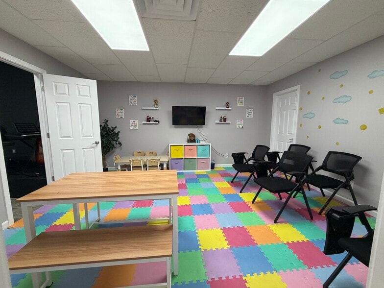 More Photos Of 553-555 Center Street Ext, Bridgeport Warehouse For Sale
