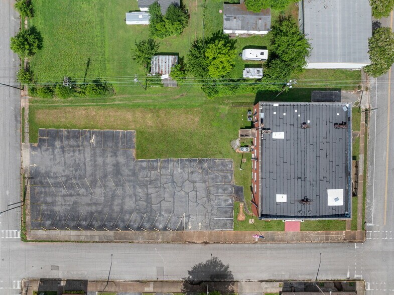 More Photos Of 419 N Raleigh Ave, Sheffield Specialty For Sale