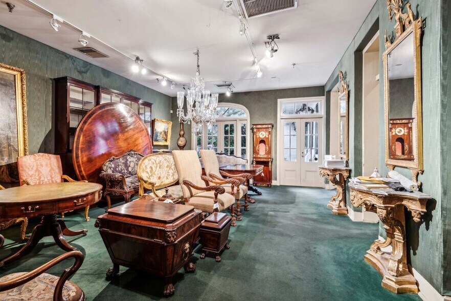 More Photos Of 409 Royal St, New Orleans Storefront For Sale