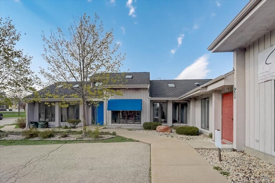 More Photos Of 111-113 Depot, Johnson Creek Medical For Sale