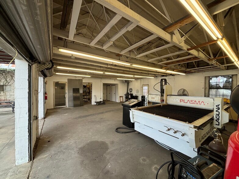 More Photos Of 2210 S Flores St, San Antonio Manufacturing For Sale