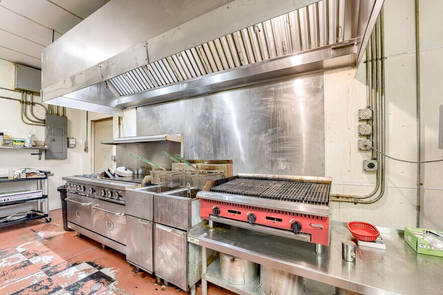 More Photos Of 644 Main St, North Bend Restaurant For Sale