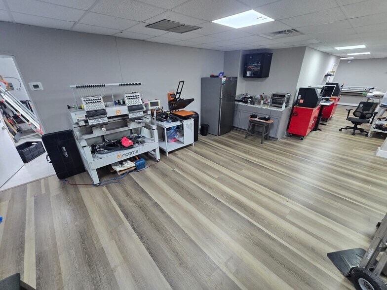 More Photos Of 525 State Road 7, Margate General Retail For Sale