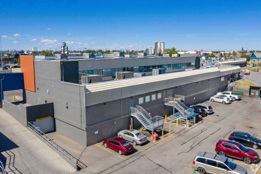 More Photos Of 920 36th St NE, Calgary Storefront For Lease