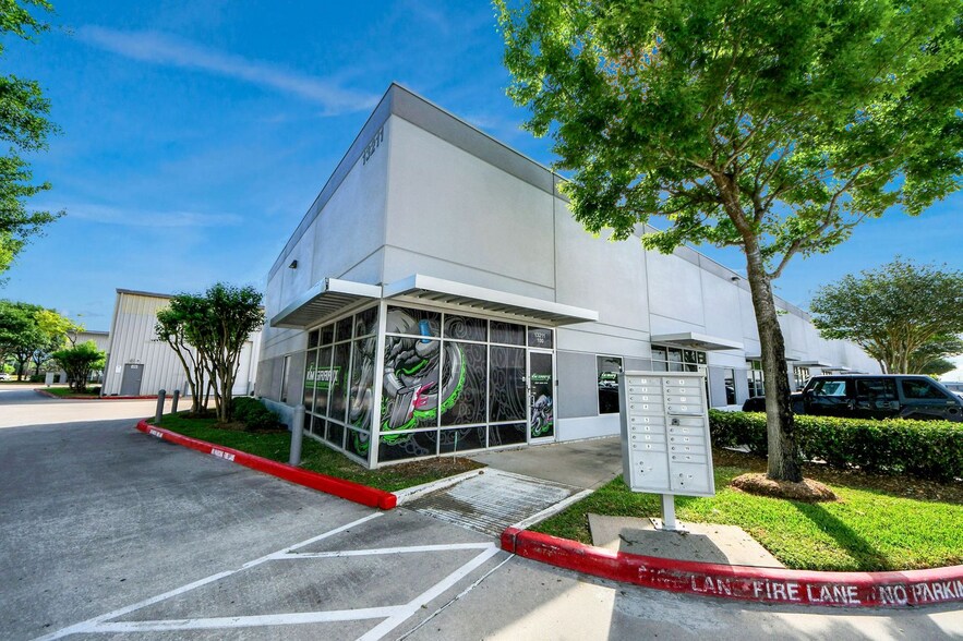 More Photos Of 13211 Stafford Rd, Missouri City Warehouse For Lease