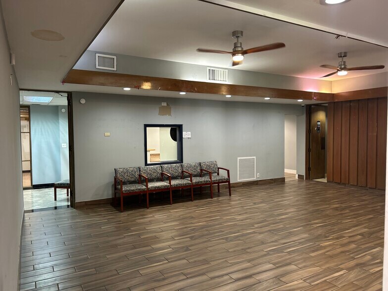 More Photos Of 4121-4141 NW 5th St, Plantation Medical For Sale