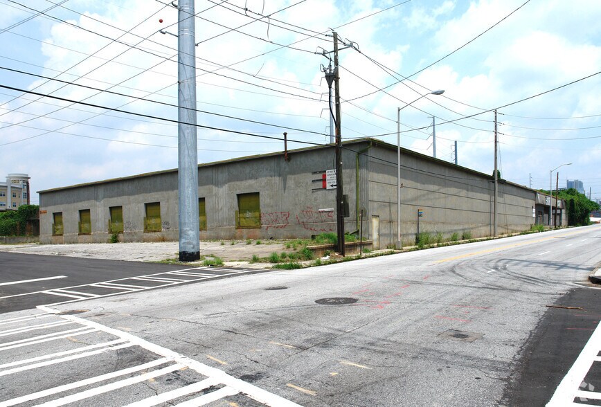 More Photos Of 523 Joseph E Boone Blvd, Atlanta Warehouse For Sale