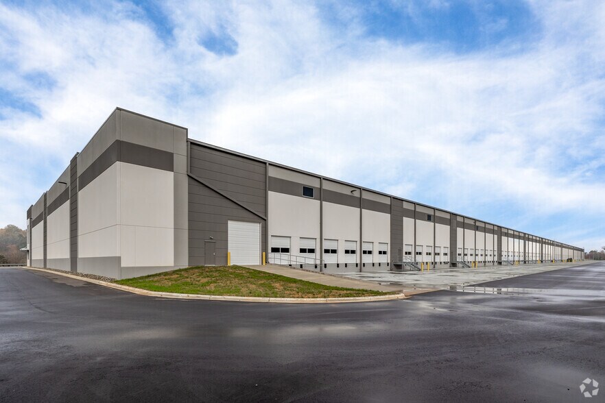 More Photos Of 8301 Old Dowd Rd, Charlotte Industrial For Lease