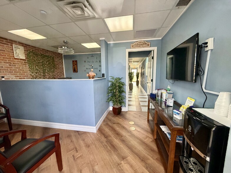 Primary Photo Of 6404 Manatee Ave W, Bradenton Medical For Lease