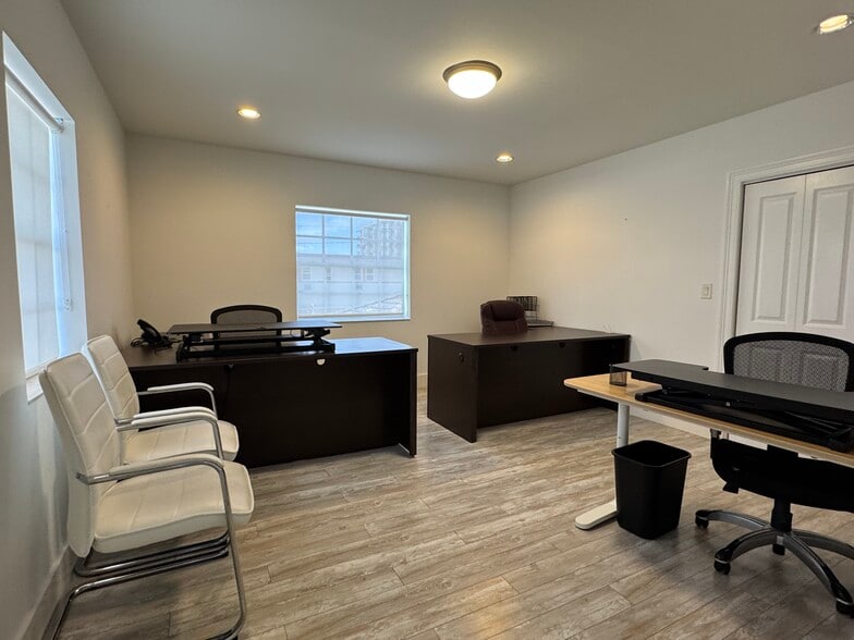More Photos Of 1040 S Federal Hwy, Hollywood Office For Sale