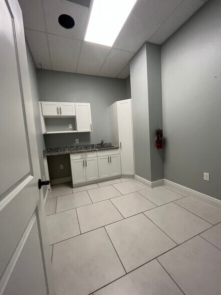 More Photos Of 4201 W Dr. Martin Luther King Jr. Blvd, Tampa Storefront Retail Office For Lease