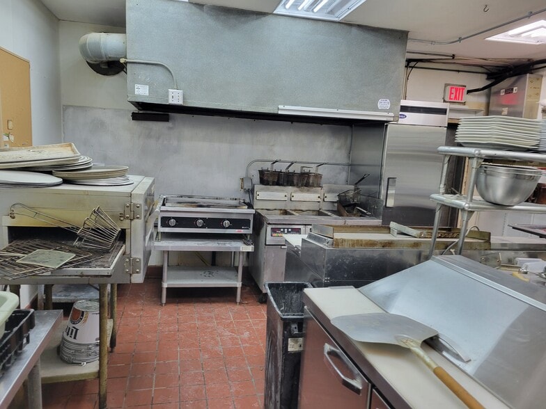 More Photos Of 90 E Jefferson St, Franklin Specialty For Lease