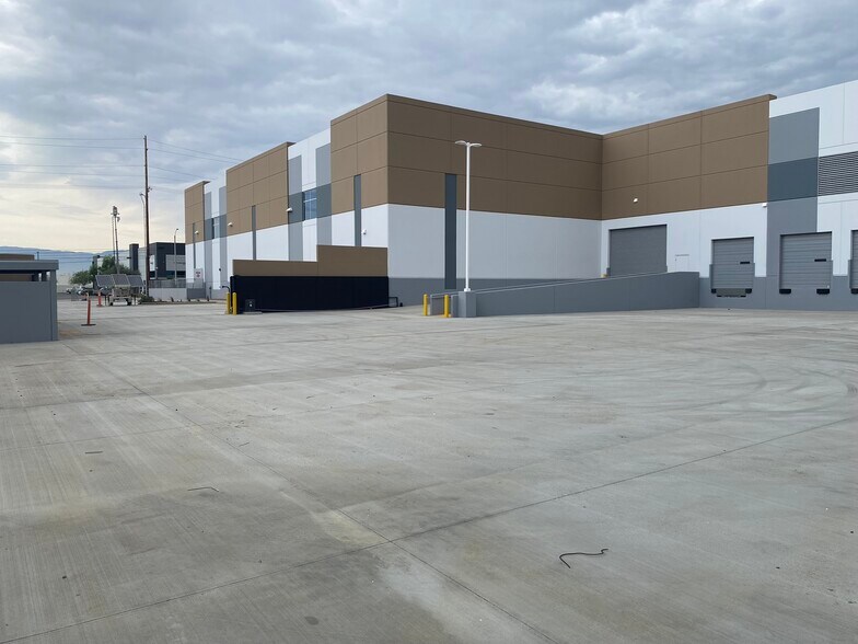 More Photos Of 900 Marlborough ave, Riverside Manufacturing For Lease