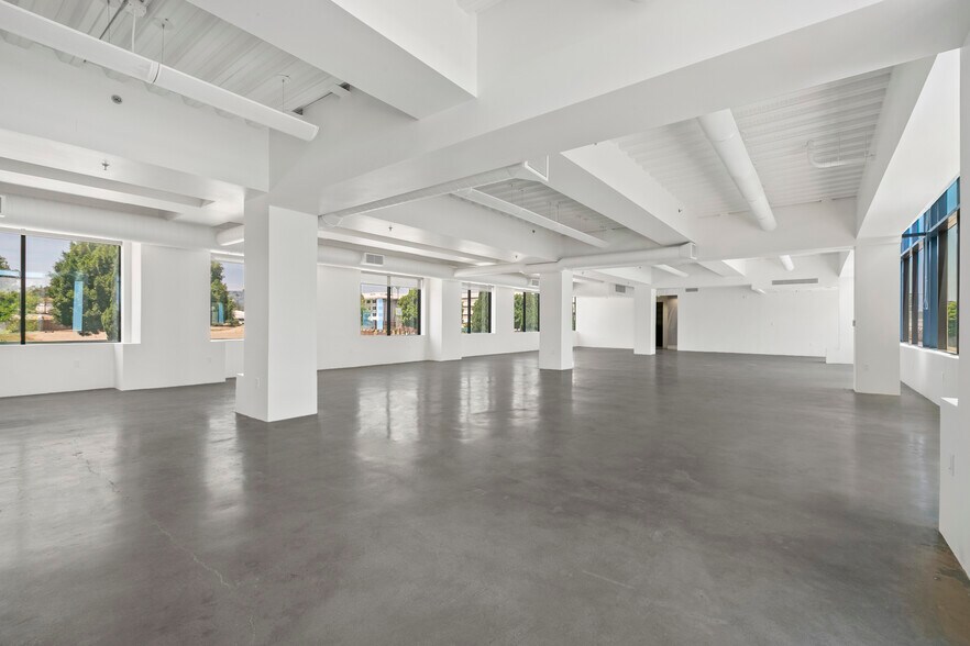 More Photos Of 9975 Santa Monica Blvd, Beverly Hills Loft Creative Space For Lease
